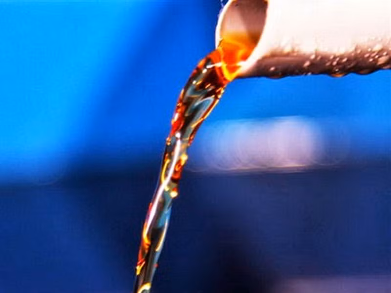 Kiểm tra hàm lượng đạm. Hàm lượng đạm phản ánh chất lượng của nước mắm; luôn xuất hiện trên bao bì sản phẩm. Kiểm tra hàm lượng đạm cũng là cách nhanh chóng phân biệt nước mắm thật - giả. Để đảm bảo, các bà nội trợ nên chọn loại nước mắm đạt 30 độ N hoặc cao hơn càng tốt.