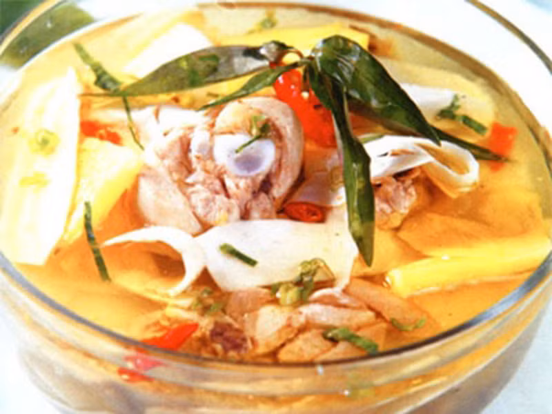 Hay chế biến thành bát canh chua mát lịm.