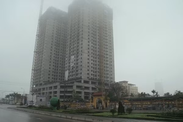 Một dự án ở Hà Đông (Hà Nội) nằm sát vách khu nghĩa trang.