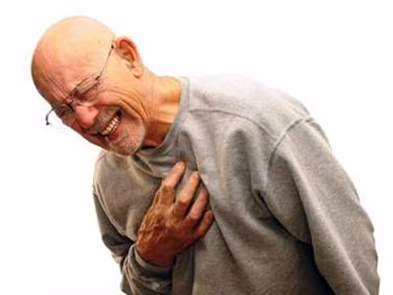 Từng gặp triệu chứng thiếu máu não, đau tim. Những người từng trải qua chứng thiếu máu não hay xuất hiện cơn đau tim cũng nên cảnh giác. Tốt nhất, nên đi khám thường xuyên để theo dõi tình hình sức khỏe, tìm hiểu nguyên nhân vấn đề.