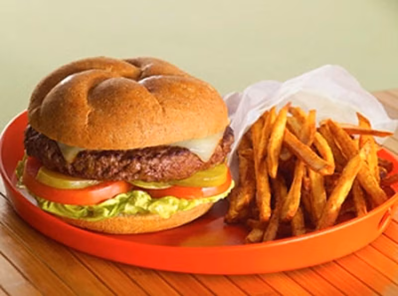 Tuy nhiên, bên cạnh việc tăng cường thức ăn có lợi, bạn cũng nên hạn chế lượng chất béo.