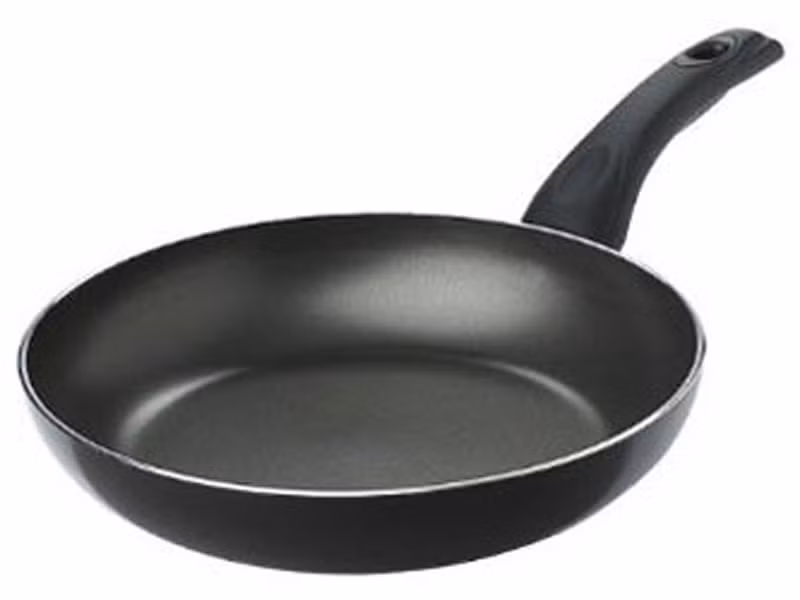 Đặt chảo chống dính ở nhiệt độ cao. Nhiệt độ cao có thể khiến chảo phát ra chất độc PFCs dưới dạng khói. Hít chất này vào, nó có thể làm tổn thương gan và ảnh hưởng đến khả năng phát triển của trẻ.