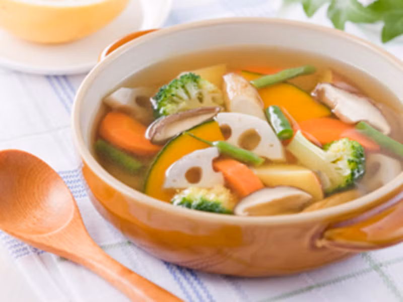 Canh. Món này tuyệt đối không được để qua đêm trong chiếc bát bằng thép không gỉ bởi chúng có thể gây nên phản ứng hóa học có hại. Thay vào đó, bạn nên để chúng trong một chiếc nồi bằng đất sét hoặc thủy tinh rồi đưa vào tủ lạnh.