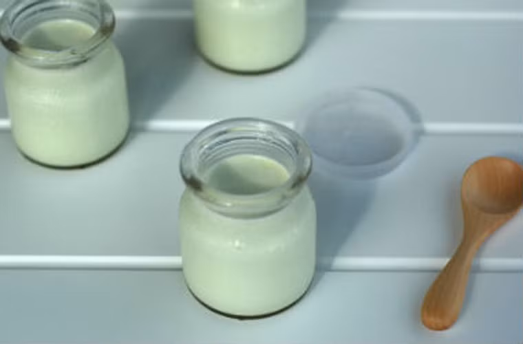 Hoặc sữa chua trà xanh vị thanh mát.