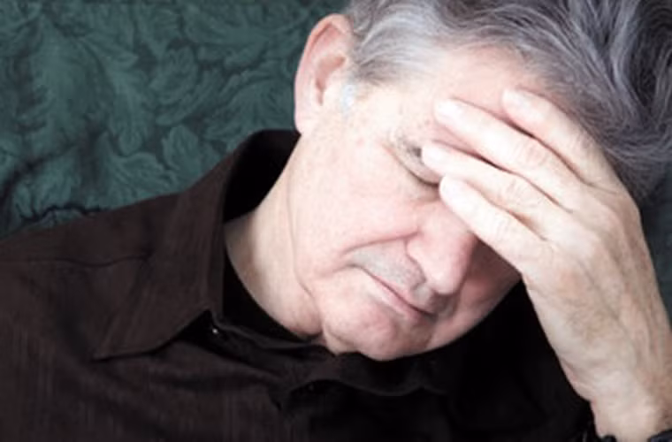 Độ tuổi. Thực tế, hơn 80% các trường hợp mắc bệnh dao động từ 60 đến 80 tuổi. Rất có thể, khi về già sức đề kháng của cơ thể yếu hơn nên khó lòng chống chọi với các tác nhân gây bệnh.