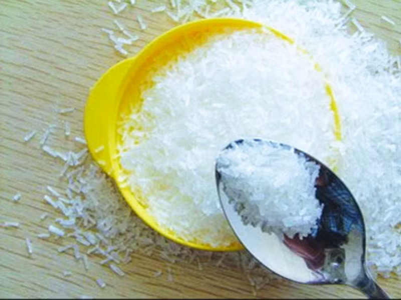  Cho mì chính vào món chua. Đồ chua không nên cho mì chính vì điều này không chỉ làm giảm bớt hương vị , mà còn hại đến sức khỏe.