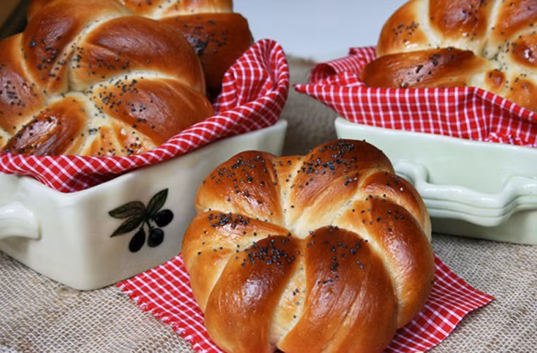 Tại Mỹ, acrylamide trong nước uống được quy định bởi Cơ quan Bảo vệ Môi trường (EPA). Tuy nhiên, hiện chưa có quy định nào áp dụng cho các loại thực phẩm.