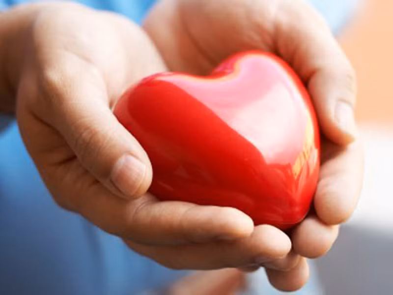 Duy trì cân nặng phù hợp. Ăn uống để giữ thân hình cân đối không chỉ giúp có được vẻ bề ngoài bắt mắt mà còn góp phần chống lại sự tấn công của bệnh tật. Đặc biệt, tình trạng béo phì không chỉ khiến cơ thể dễ mắc các loại ung thư mà còn là nguyên nhân gây nên các vấn đề về tim mạch.