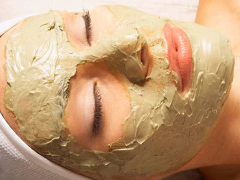 Rửa sạch khoai tây, ép lấy nước, cho vào nồi đun sôi âm ỉ đến khi đặc quánh thì thêm lượng mật ong vừa đủ, tiếp tục đun rồi để lạnh dùng dần. Mỗi ngày 2 lần, mỗi lần một thìa cà phê, dùng trong 20 ngày, ăn khi đói là có thể chữa viêm loét dạ dày hiệu quả.