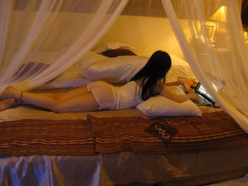 Kiểm tra lại kiến thức thu được. Trước khi đi ngủ, hãy dành chút thời gian để điểm lại những gì ngày hôm nay tiếp thu được. Để kiến thức không chỉ là lý thuyết suông, chúng ta cần vận dụng chúng vào những sự việc đã qua và rút ra bài học kinh nghiệm cho mình.