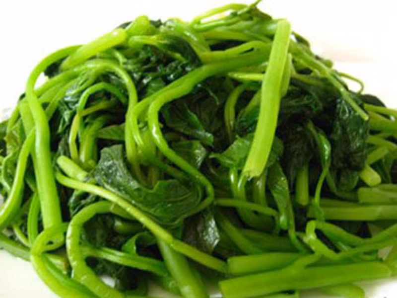 Rau xanh đã qua chế biến. Các loại rau xanh chứa lượng nitrat khá lớn. Sau khi nấu chín một thời gian không sử dụng, lượng nitrat này có thể chuyển hóa thành nitrit – một chất có khả năng gây ung thư nguy hiểm.