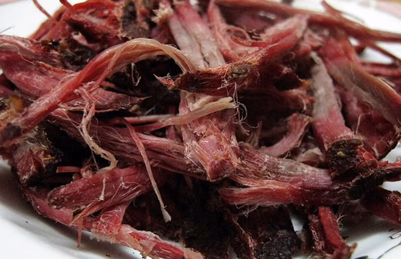 Đối với người dân nơi đây, trâu là con vật quý nên ít khi họ làm thịt con vật để chè chén. Chỉ khi chúng trở nên già nua mất sức lao động hoặc chết vì rét đậm thì người ta mới ngả thịt, làm khô ăn dần hoặc dùng trong bữa tiệc quan trọng như hội hè, lễ tết.