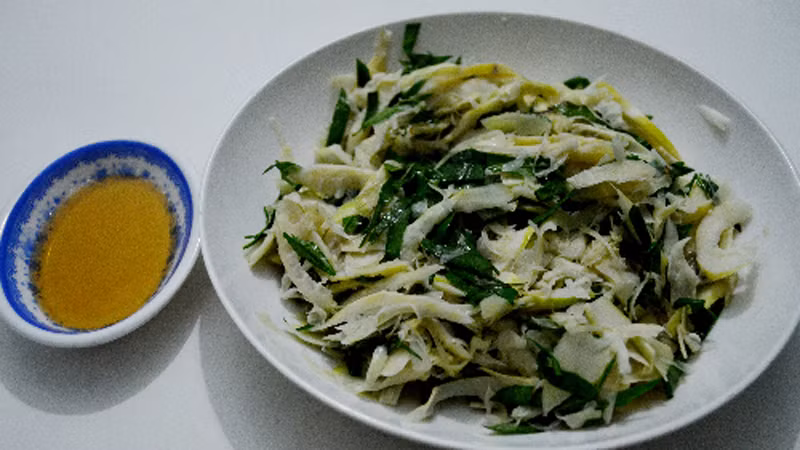 Ngoài ra, người vùng cao còn “sở hữu” món măng măng tươi xào lá mác mật đầy hấp dẫn.