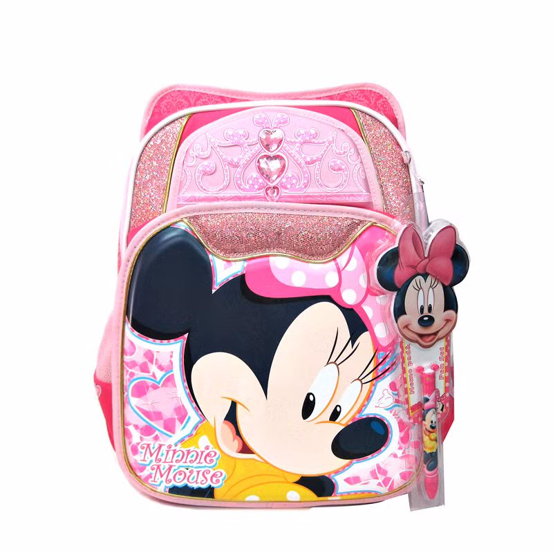 Với điều kiện nóng ẩm mưa nhiều ở Việt Nam, nên chọn những chiếc túi có chất liệu chống thấm, để túi không bị ẩm mốc sau khi đi mưa.