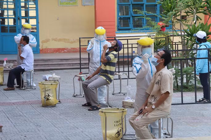 Ca nghi mac Covid-19 o Da Nang: Gia dinh 4 nguoi deu co khang the voi Covid-19-Hinh-2