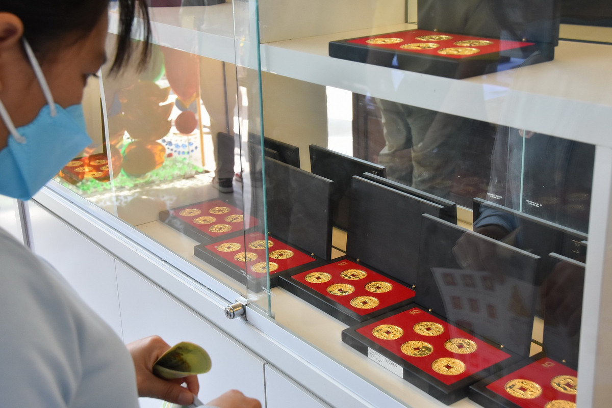 Giá vàng hôm nay 18/4: Thế giới giảm mạnh, USD giữ vững đà tăng Gia vang hom nay 18/4: The gioi giam manh, USD giu vung da tang