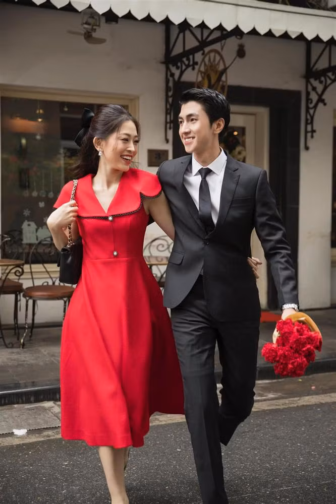 A hau Phuong Nga 'lot dep' 7 nam nua moi duoc cuoi Binh An?