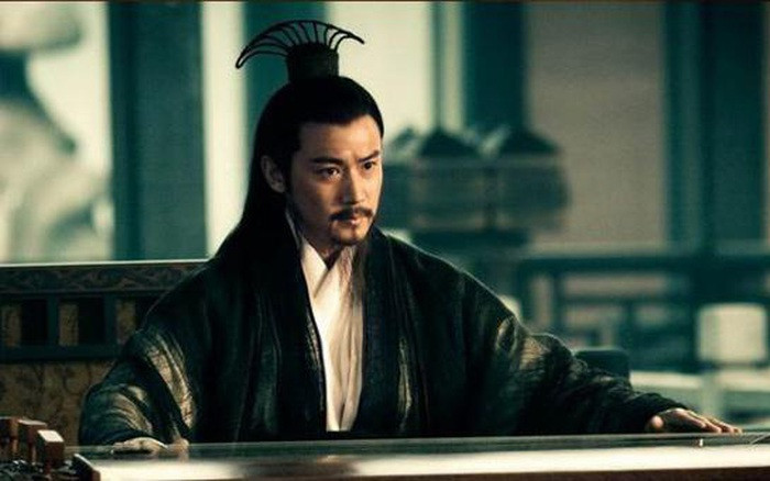 Ngô Quốc Thái sau khi biết tin, lập tức cử người đi tìm Tôn Quyền, sau khi biết đây là mưu trò của Chu Du, bà đã mắng Chu Du: "Hắn đã trở thành thứ sử của sáu quận Kinh Châu. Để đòi Kinh Châu nếu ngươi giết chết Lưu Bị, con gái ta chẳng phải thành góa phụ suốt đời sao". Tôn Quyền đứng bên không nói nên lời, cuối cùng phải nghe theo ý Ngô Quốc Thái, gả em gái cho Lưu Bị. Cuối cùng Lưu bị thành thân, cùng vợ rời Giang Đông về lại Kinh Châu.