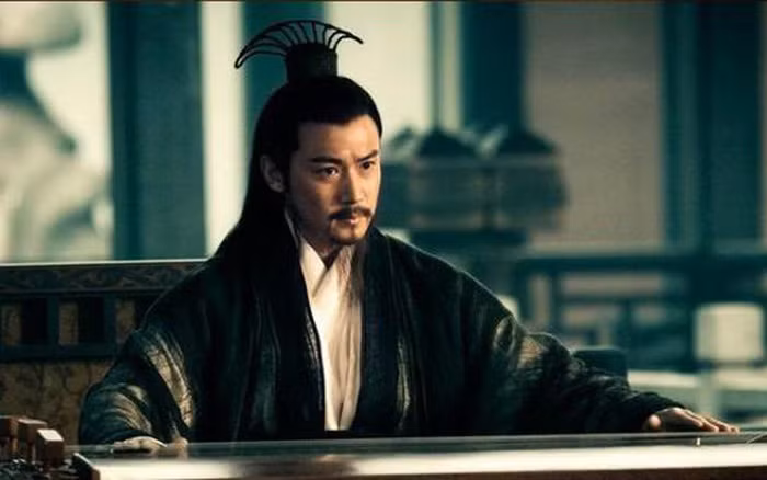 Ngô Quốc Thái sau khi biết tin, lập tức cử người đi tìm Tôn Quyền, sau khi biết đây là mưu trò của Chu Du, bà đã mắng Chu Du: "Hắn đã trở thành thứ sử của sáu quận Kinh Châu. Để đòi Kinh Châu nếu ngươi giết chết Lưu Bị, con gái ta chẳng phải thành góa phụ suốt đời sao". Tôn Quyền đứng bên không nói nên lời, cuối cùng phải nghe theo ý Ngô Quốc Thái, gả em gái cho Lưu Bị. Cuối cùng Lưu bị thành thân, cùng vợ rời Giang Đông về lại Kinh Châu.