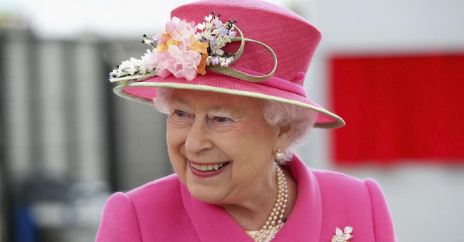 Kênh truyền hình hàng đầu nước Anh cũng chia sẻ: "Việc này có thể bắt nguồn từ thói quen tôn giáo là phải đội nón khi đi nhà thờ để thể hiện lòng tôn kính với Thiên Chúa".