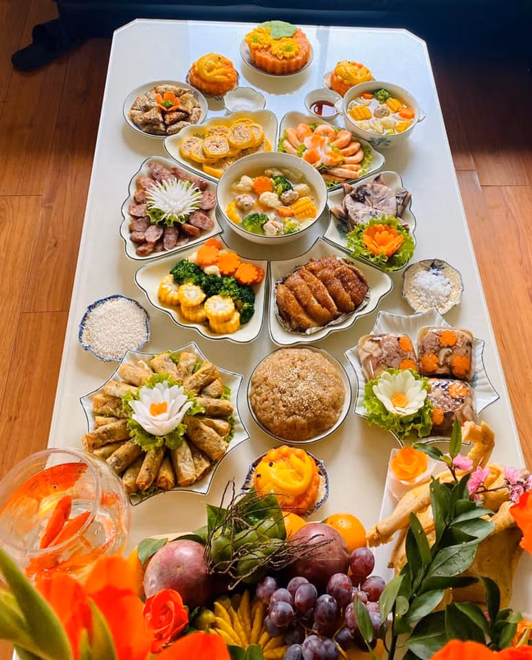 Hằng năm đến dịp gần ngày 23 tháng Chạp thì người người nhà nhà lại cúng ông Táo. Theo quan niệm dân gian thì ngày này là ngày ông Táo về chầu trời để báo cáo với Ngọc Hoàng trên thiên đình những chuyện vừa xảy ra trong một năm vừa qua dưới hạ giới.