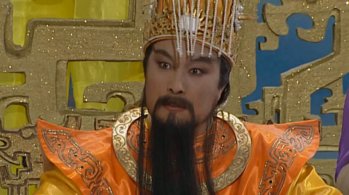  Tây Du Ký là bộ phim đình đám của Trung Quốc, gắn liền với tuổi thơ nhiều người Việt Nam. Được biết, khi thực hiện phần 2 của bộ phim này, đạo diễn đã trao cơ hội đóng vai Ngọc Hoàng cho diễn viên Vương Vệ Quốc.