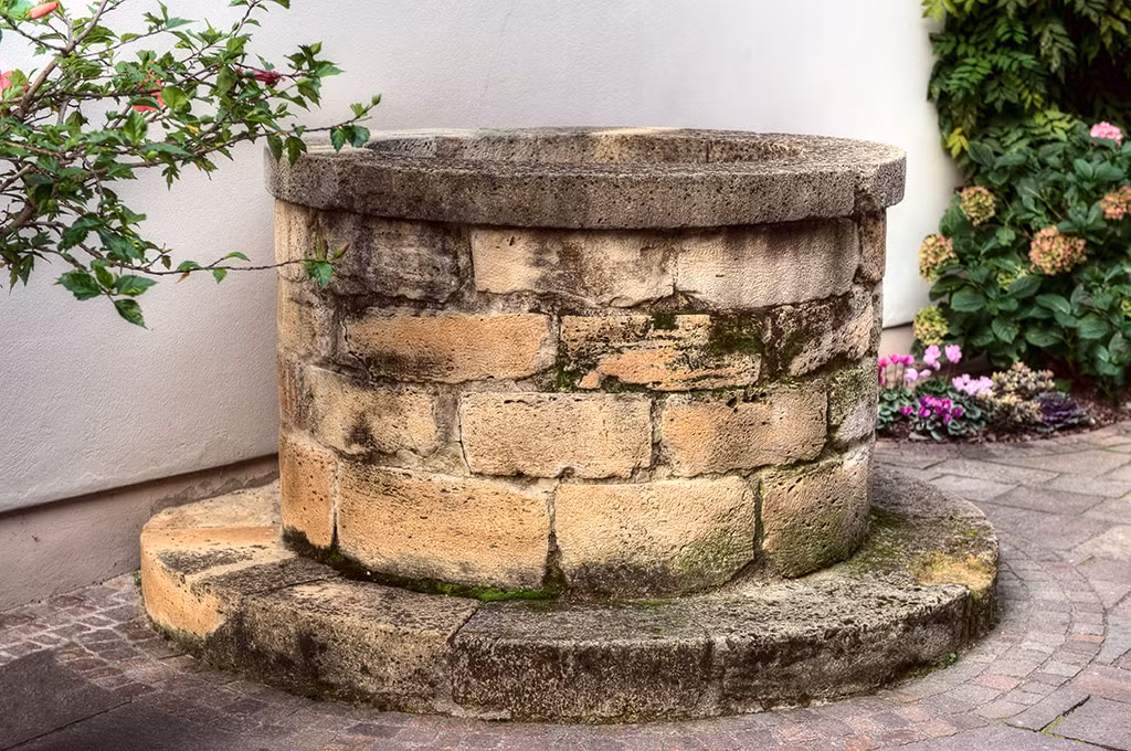 Việc sử dụng các loại chất độc bỏ vào nguồn nước ăn để tiêu diệt sinh lực đối phương cũng là một chiến lược tấn công hóa học được sử dụng phố biến trong suốt hàng nghìn năm lịch sử của nhân loại. Ảnh: Flickr.