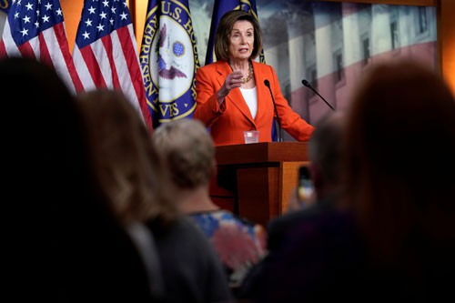 My tiep tuc “no luc” luan toi Tong thong Donald Trump