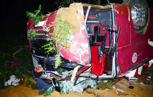 Vào khoảng 18h40 ngày 25/10, tại Quốc lộ 279 đã xảy ra vụ tai nạn giao thông nghiêm trọng. Xe ô tô khách biển kiểm soát 15B - 01076, chở 47 người (cả lái xe và phụ xe) từ Hải Phòng đi lễ đền Bảo Hà (huyện Bảo Yên, tỉnh Lào Cai), khi đến địa phận bản Mạ (xã Yên Sơn, huyện Bảo Yên) đã bị mất phanh, lao xuống vực sâu khoảng 30 mét.