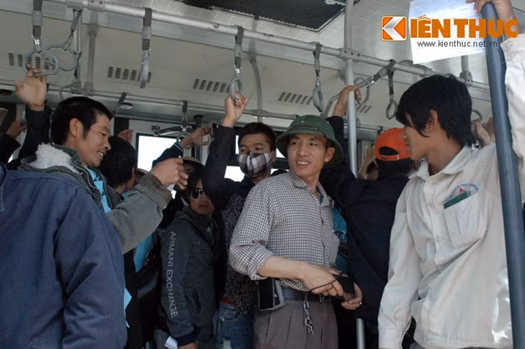 Nhiều công nhân tâm sự, những ngày tháng tại vùng chiến sự Lybia, ai cũng lo lắng cho tính mạng của mình, dù chỉ là người lao động nhưng bom rơi, đạn lạc tứ bề, không biết mình sẽ chết lúc nào. Tuy nhiên, bên cạnh sự vui mừng, nhiều người cũng bày tỏ không biết thời gian tới sẽ mưu sinh thế nào khi không có việc làm.