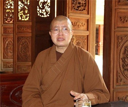 Trước những cáo buộc của dư luận và báo chí, Trụ trì chùa Bồ Đề, ni sư Thích Đàm Lan khẳng định: “Không có chuyện chùa Bồ Đề là kênh trung gian mua bán con nuôi”. Tới giữa tháng 7/2014 , cơ quan công an quận Long Biên bắt đầu vào cuộc điều tra thực hư sự việc. Lúc đầu, Công an quận Long Biên cho biết chưa phát hiện dấu hiệu buôn bán trẻ em và cũng chưa nhận được đơn thư của ai tố giác về việc buôn bán trẻ em tại chùa này.