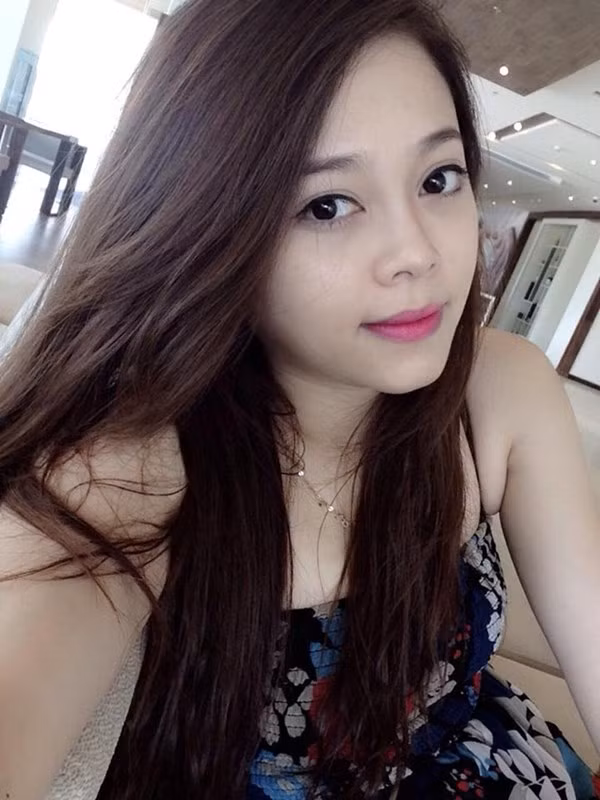 Nguyễn Thị Bích Hằng (quận Hai Bà Trưng, Hà Nội), cô gái trẻ trung, xinh đẹp đã khiến nhiều người bất ngờ, cảm phục khi làm các thủ tục nhận nuôi bé Tâm Anh ở chùa Bồ Đề, cô bé bị căn bệnh hiểm nghèo ly thượng bì bóng nước, rất nguy hiểm đến tính mạng.