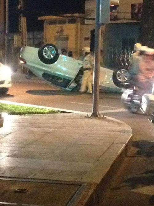 Còn đây là hiện trường vụ tai nạn kinh hoàng của siêu mẫu Hoàng Yến vào tháng 11/2013.