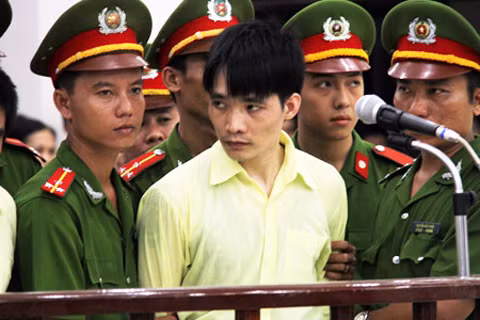 Siêu trộm Đặng Ngọc Tân tại tòa.