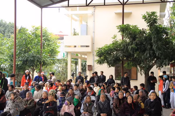 Ngoài cơ sở ở Tây Mỗ, trung tâm này còn có 1 cơ sở khác ở số 42 Lạc Trung, quận Hai Bà Trưng. Tuy nhiên, cơ sở này chỉ quản lí tiếp nhận và nuôi dưỡng đối tượng là trẻ em. Những người già và một số trẻ em tại chùa Bồ Đề sẽ được chuyển về đây.