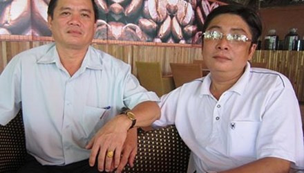 Điều khiến dư luận bức xúc là nhân thân 2 nhân vật chính trong vụ ẩu đả trên: Ông Phạm Thành Chung, Phó giám đốc của Sở Nội vụ và ông Bùi Quốc Khánh, Phó giám đốc Sở Ngoại vụ Bình Phước. Nguyên nhân vụ việc là ông Chung trách ông Khánh “nhỏ mà láo lếu”, chỉ mới lên chức mà xem thường mình (vì ông Khánh đi mời bia mọi người nhưng “quên” mời ông Chung). Ngay lập tức, ông Khánh hất bia và cầm chiếc ly sành ném trúng mang tai ông Chung, gây thương tích khiến ông Chung phải vào Bệnh viện Đa khoa tỉnh Bình Phước khâu nhiều mũi ở đầu và tai.