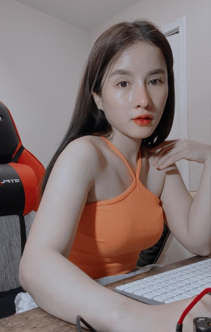 Ảnh thời chưa phẫu thuật thẩm mỹ của Bà Nhân Vlog Anh thoi chua phau thuat tham my cua Ba Nhan Vlog