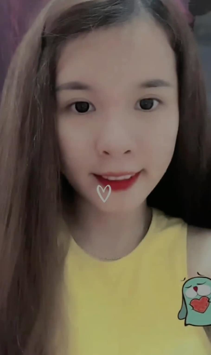 Ảnh thời chưa phẫu thuật thẩm mỹ của Bà Nhân Vlog - Hình 7 Anh thoi chua phau thuat tham my cua Ba Nhan Vlog-Hinh-7