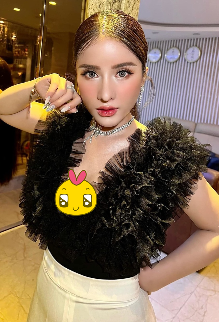 Ảnh thời chưa phẫu thuật thẩm mỹ của Bà Nhân Vlog - Hình 3 Anh thoi chua phau thuat tham my cua Ba Nhan Vlog-Hinh-3