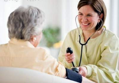 5. Huyết áp được xác định bằng hai chữ số. Huyết áp không phải là một giá trị đo duy nhất, trong đó có hai giá trị đo lường, đó là huyết áp tâm thu (mức huyết áp cao nhất trong mạch máu, xảy ra khi tim co bóp) và huyết áp tâm trương (mức huyết áp thấp nhất trong mạch máu, xảy ra giữa các lần tim co bóp), thường được gọi là huyết áp cao và huyết áp thấp. Huyết áp ở người trưởng thành bình thường được xác định là có huyết áp tâm thu là 120 mm Hg và huyết áp tâm trương là 80 mm Hg.