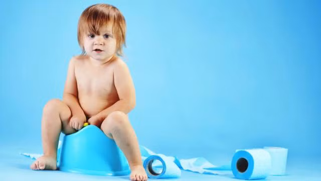  Đừng lờ đi và hy vọng giai đoạn này sẽ tự qua. Lỗi thường gặp nhất của các bậc bố mẹ là không làm gì mà chỉ đơn thuần là lờ chuyện đó đi. “Nhiều phụ huynh cho rằng chỉ cần lờ đi là mọi chuyện sẽ qua. Điều đó không đúng, bởi nếu không có biện pháp can thiệp thì thói quen xấu đó sẽ ngày càng phát tác”.