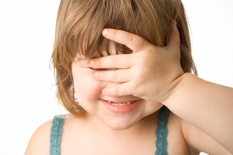  Không nghĩ đó là hành động mang tính dục. Thông thường việc sờ mó vào bộ phận sinh dục sẽ được coi là hành động thủ dâm, nhưng chỉ với những người đã trưởng thành hoặc bước vào tuổi dậy thì. Còn với trẻ nhỏ ở tuổi nhà trẻ, mẫu giáo thì chúng chỉ coi đó như một hành động thông thường như mút tay, ngậm ti giả, xoắn tóc… - bác sĩ tâm lý Fran Walfish giải thích.