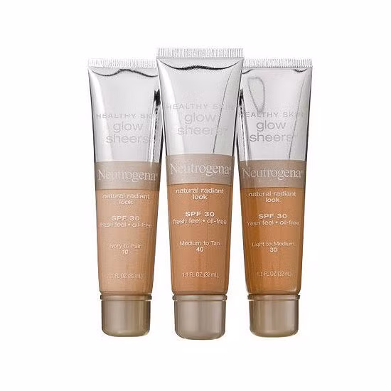 Neutrogena Healthy Skin Glow Sheers Broad Spectrum SPF 30 cso giá khoảng 10 USD là loại kem nền che phủ tốt nhất với những người có làn da nâu rám nắng.