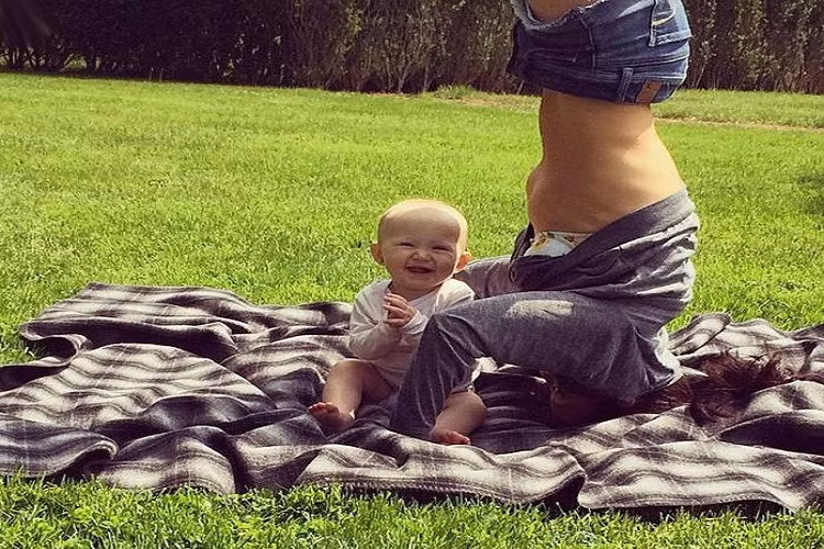 Hay những lúc vui chơi cùng con.