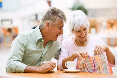 7. Cái chết của vợ hoặc chồng làm tăng nguy cơ nhồi máu cơ tim của người còn lại. Một nghiên cứu gần đây cho thấy, ở người già sau khi vợ hoặc chồng mất thì khả năng lên cơn đau tim hoặc đột quỵ cao gấp 2 lần so với người bình thường. Điều đó cho thấy, đời sống tâm lý thay đổi (bao gồm việc góa vợ/chồng) sẽ tăng nguy cơ nhồi máu cơ tim.