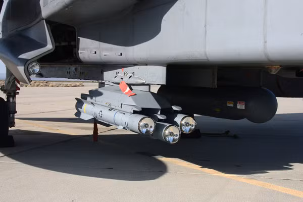 Giá phóng Brimstone lắp tới 3 quả đạn.