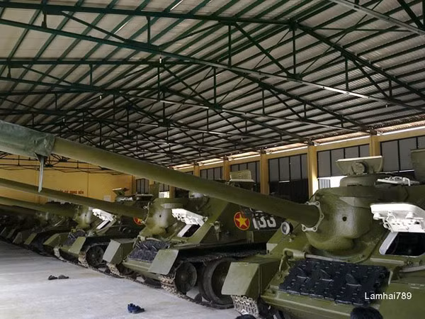 Dàn pháo tự hành diệt tăng SU-100 của Việt Nam.