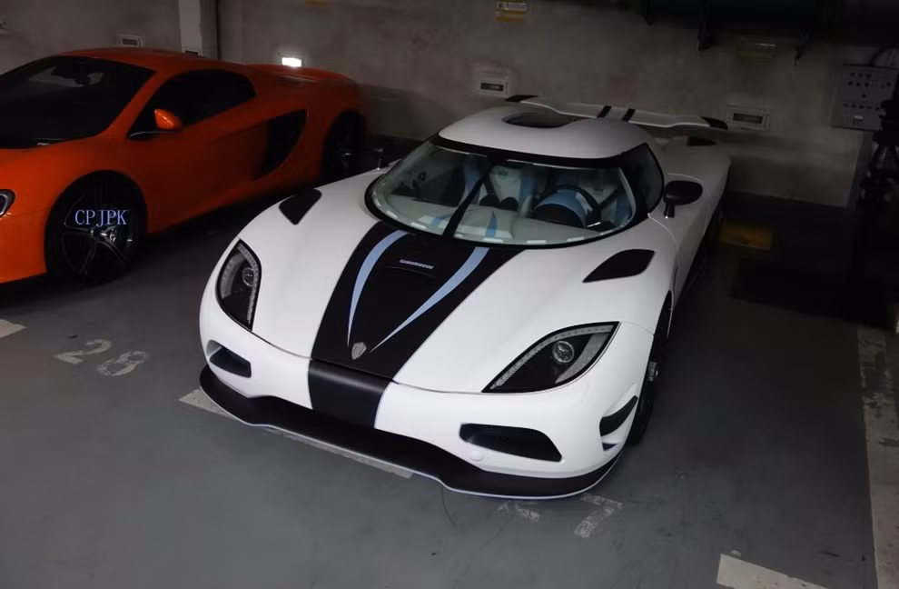 Koenigsegg Agera R có giá tới 7 triệu USD cũng xuất hiện với khoảng 5 chiếc đã lăn bánh.