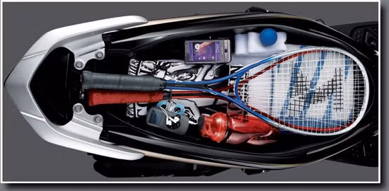 Riêng phần cốp chứa đồ dưới yên xe được cải thiện với sức chứa lớn.