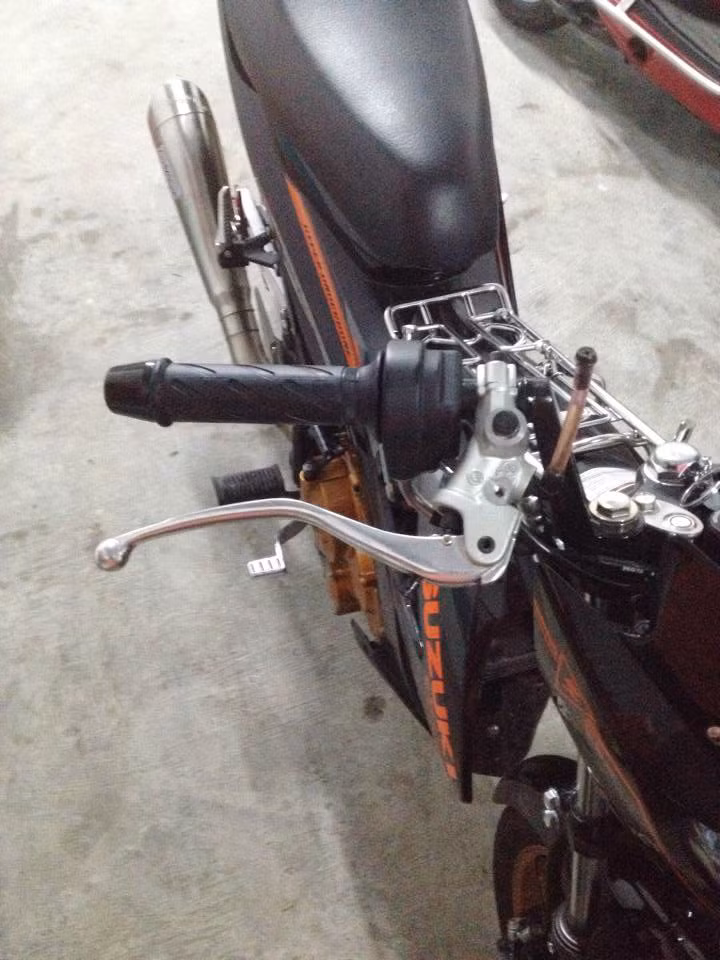 Suzuki Raider R150 độ nhẹ tay thắng với cùm Brembo.